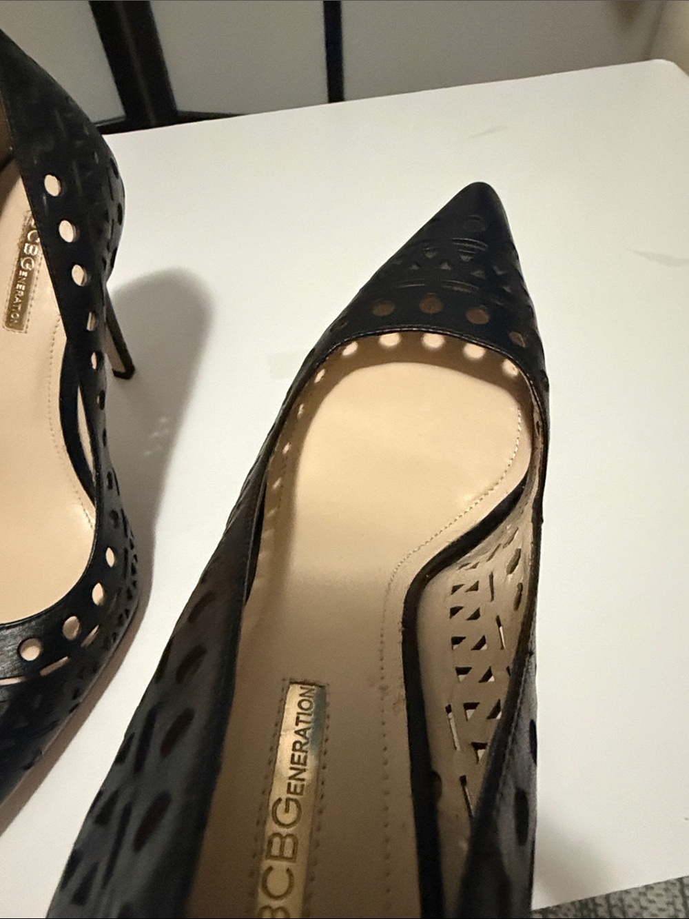 BCBGeneration Black Upper Leather Laser-Cut Pointed Toe Heels Size 9M/39 - Picture 5 of 15